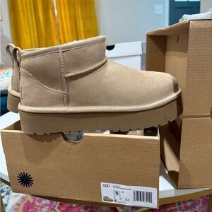 UGG classic ultra mini platform- big kids